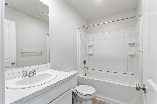 Building Photo - 3BD 2.5BA + Townhouse w/2-Car Garage + AC