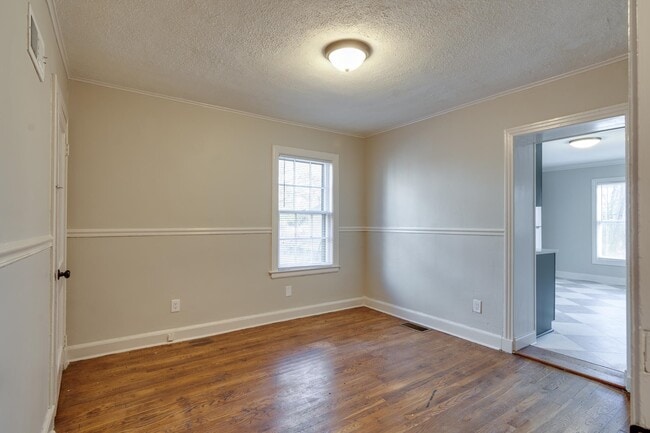 Building Photo - 950 Parkhaven Ln