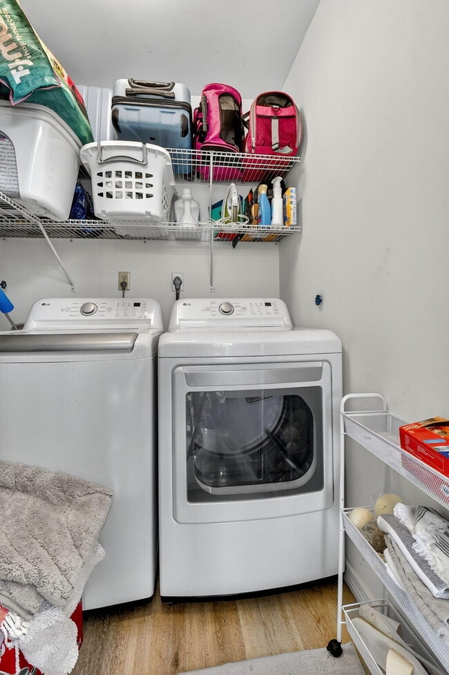 Building Photo - 685 Flanders Dr