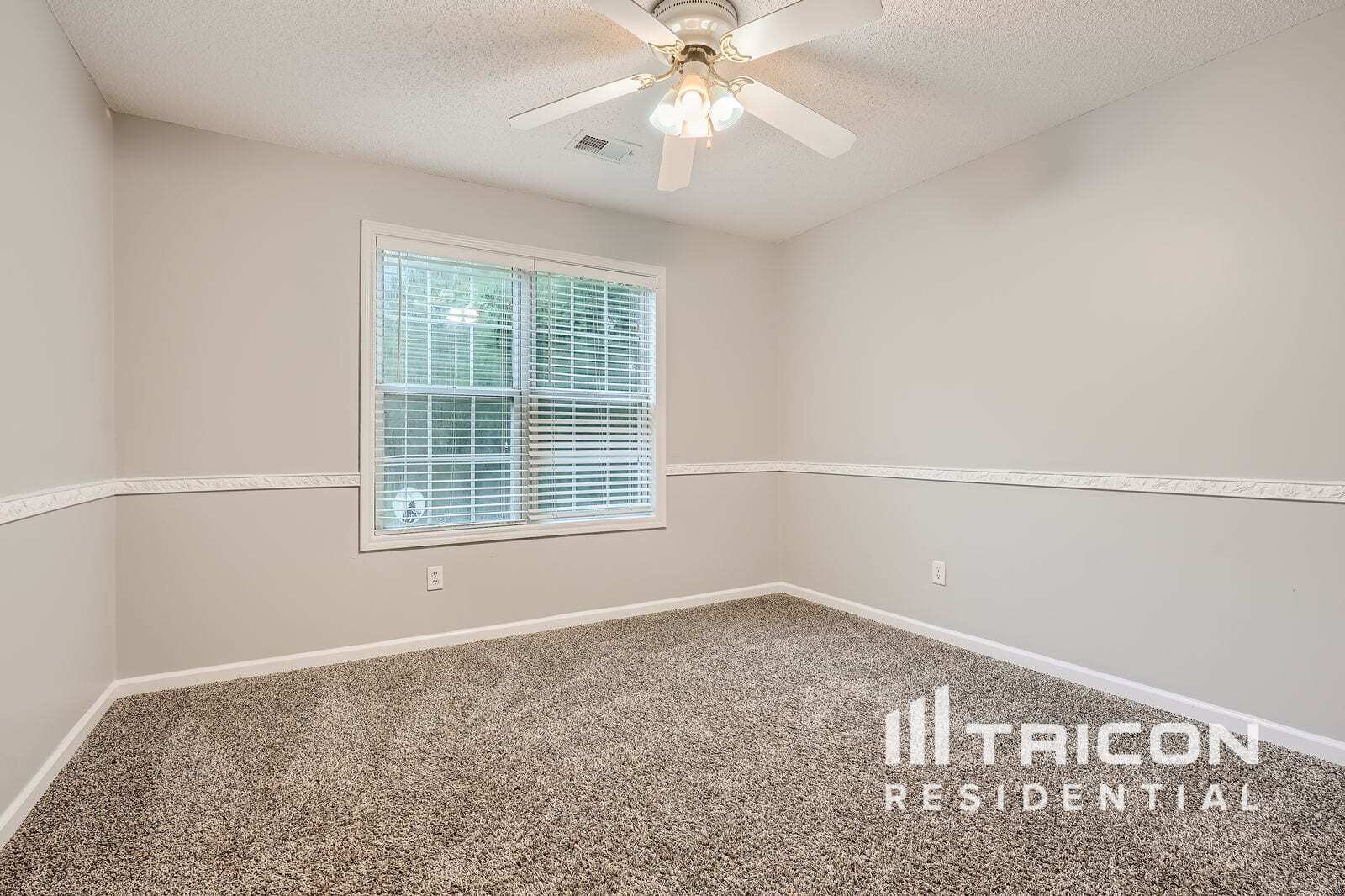 Building Photo - 150 Heathridge Dr