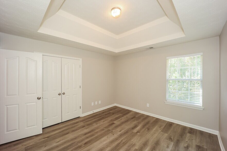 Building Photo - 6 St Charles Pl