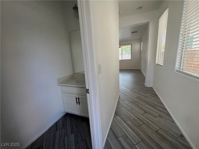 Building Photo - 909 Earth Luster Rd