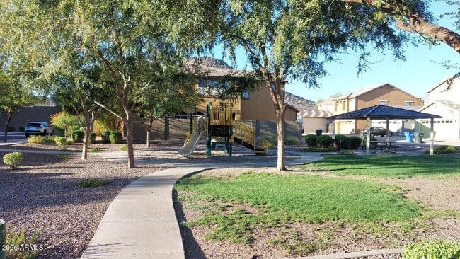 Building Photo - 4931 W Escuda Dr