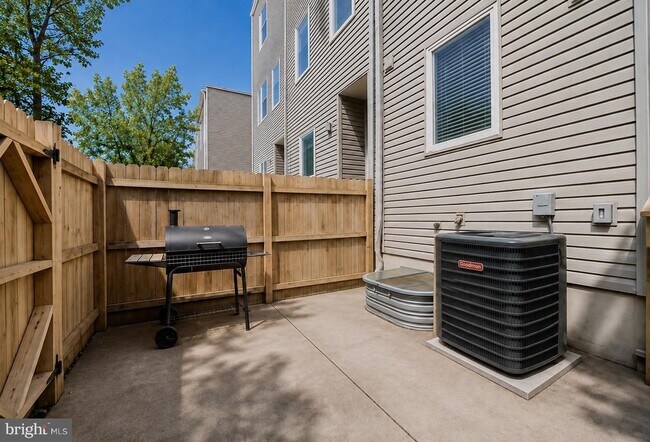 Building Photo - 2608 Manton St