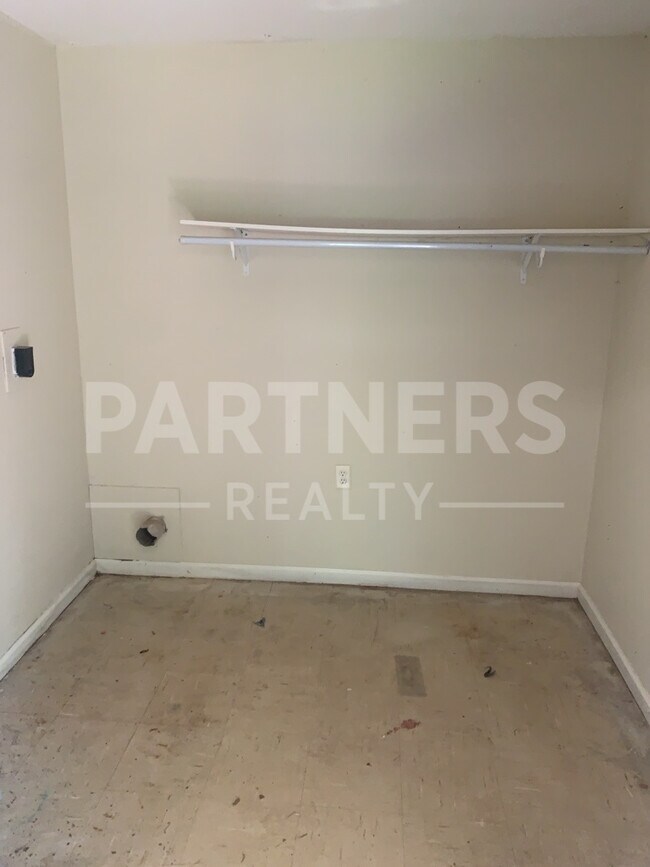 Building Photo - 4536 Wake Forest Dr