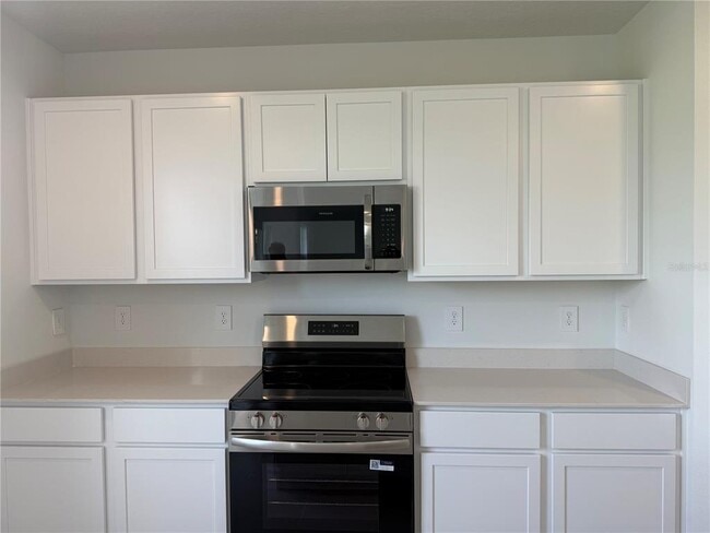 Building Photo - 2434 McKinley Dr