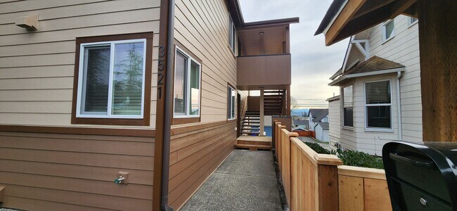 Building Photo - 3213150