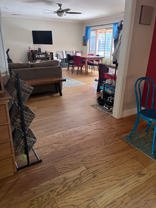 Building Photo - 3870 Greenway Dr