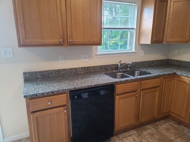 Building Photo - 3 Bedroom Townhome for Rent in Waynesboro