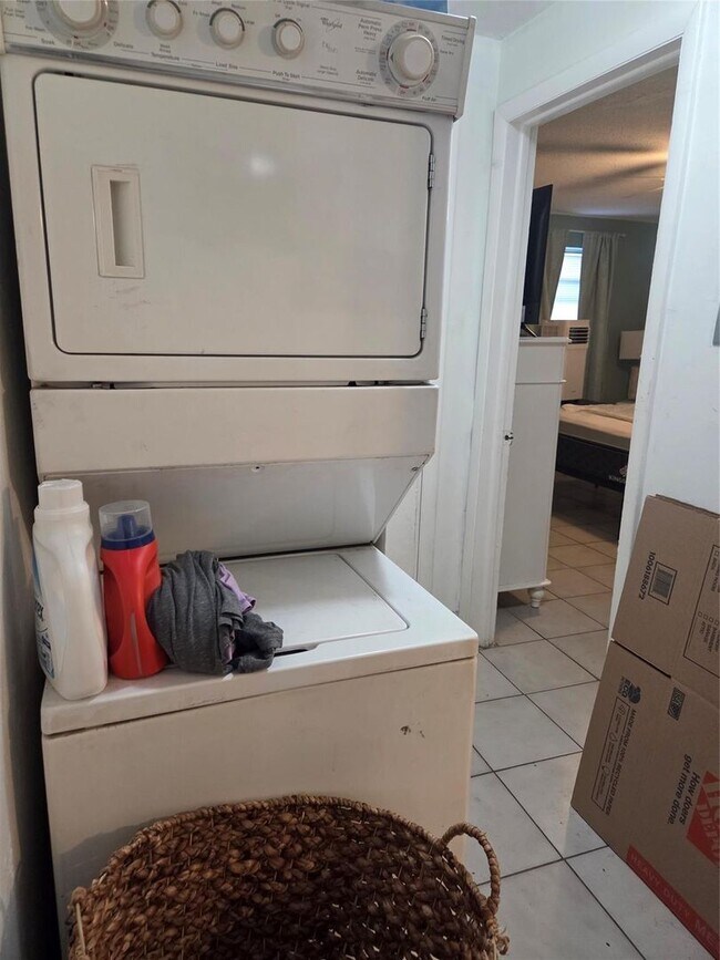 Building Photo - 2630 SW 49th Ct