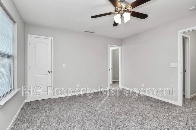 Building Photo - 8116 Dumphries Dr