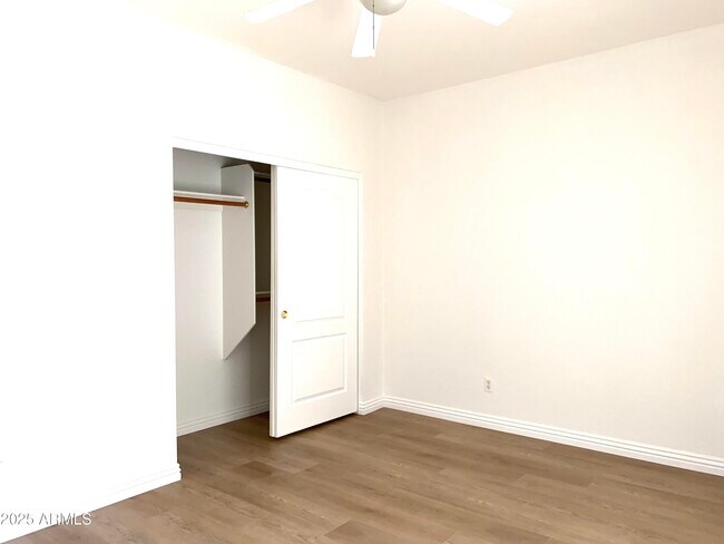 Building Photo - 5918 E Woodridge Dr