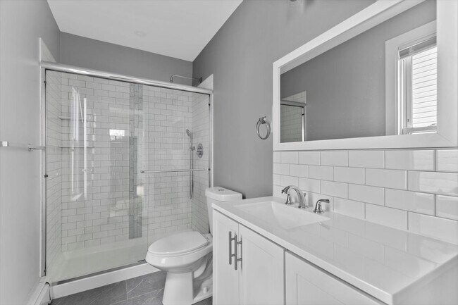 Building Photo - 55 Admiral St