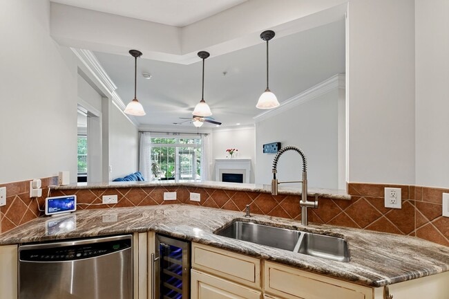 Building Photo - 10411 Rosegate Ct
