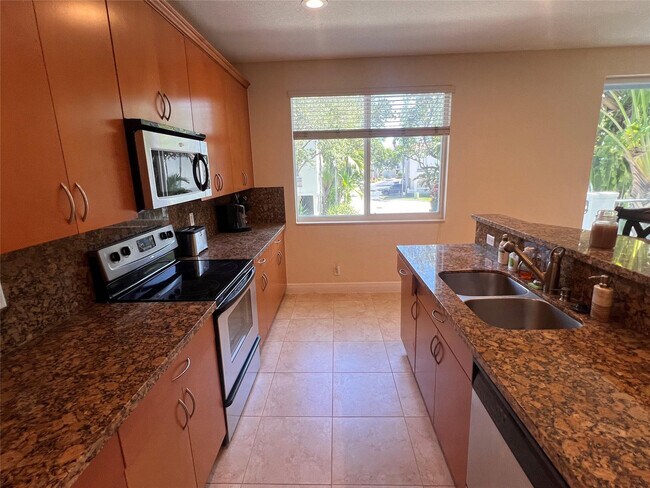 Building Photo - 3014 Waterside Cir