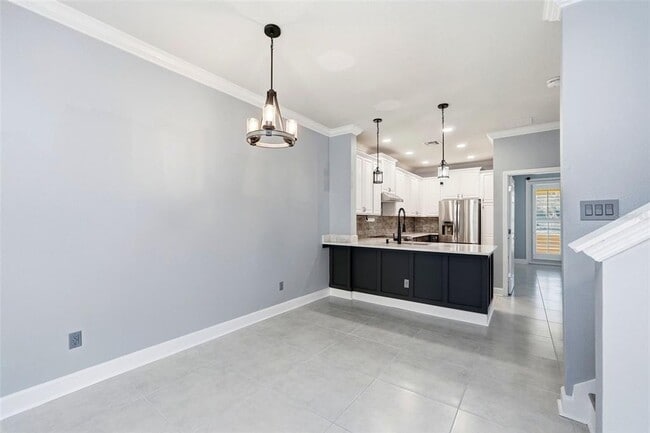 Building Photo - 12061 Breda Ln