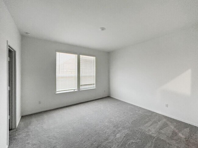 Building Photo - 1620 Brimhurst Dr