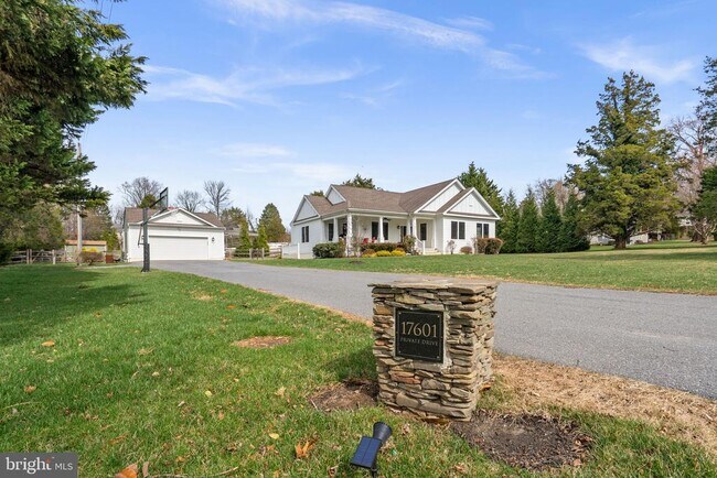 Building Photo - 17601 Crystal Spring Terrace