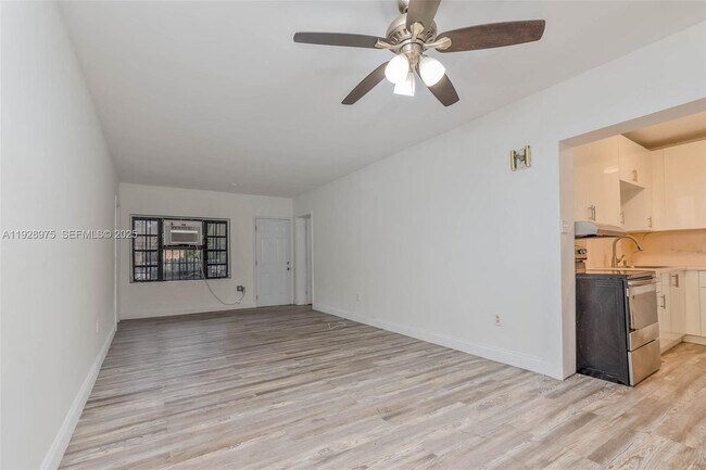 Building Photo - 259 NE 56th St