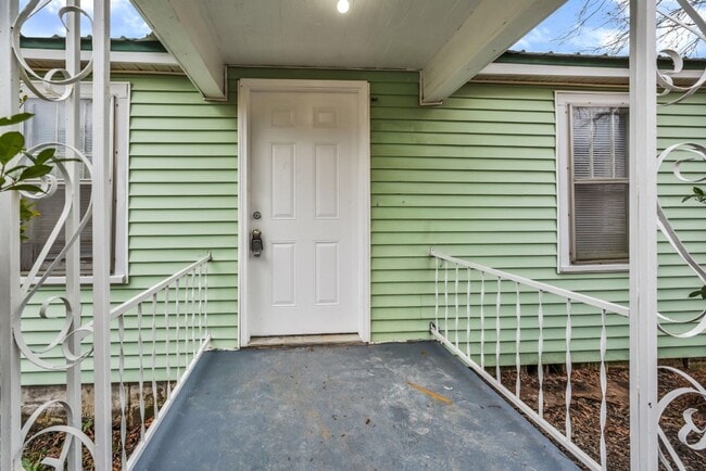 Building Photo - Renovated 3BR Gem in Sumiton