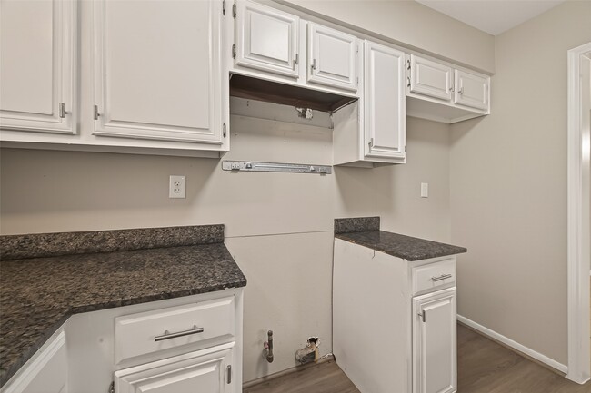 Building Photo - 12239 W Village Dr