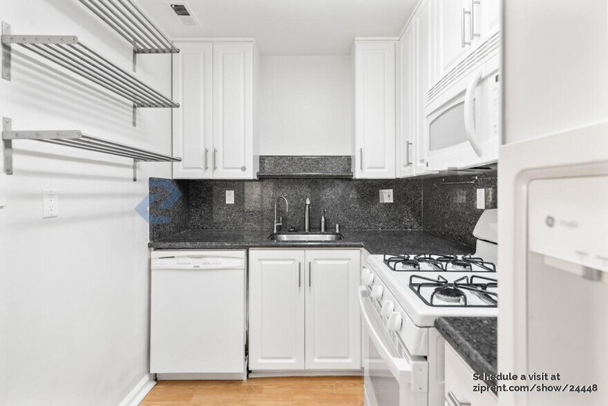 Building Photo - 334 Dunsmuir Terrace