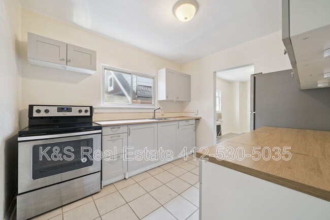 Building Photo - 545 Sixth Street - 3