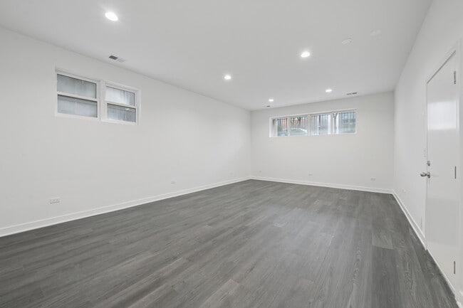 Building Photo - 1952 W Ohio St