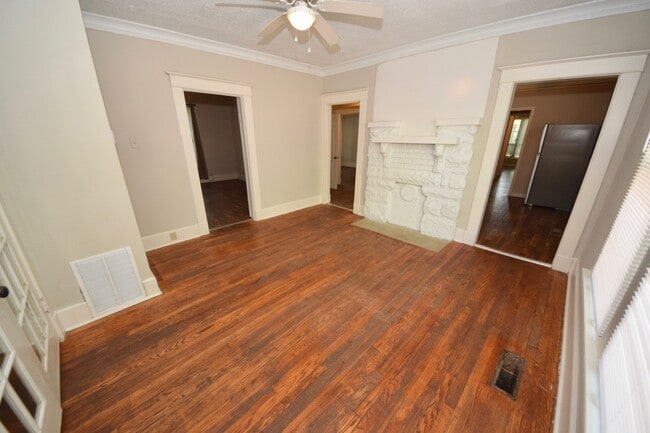 Building Photo - 4 Bed, 2 Bath Near UOM
