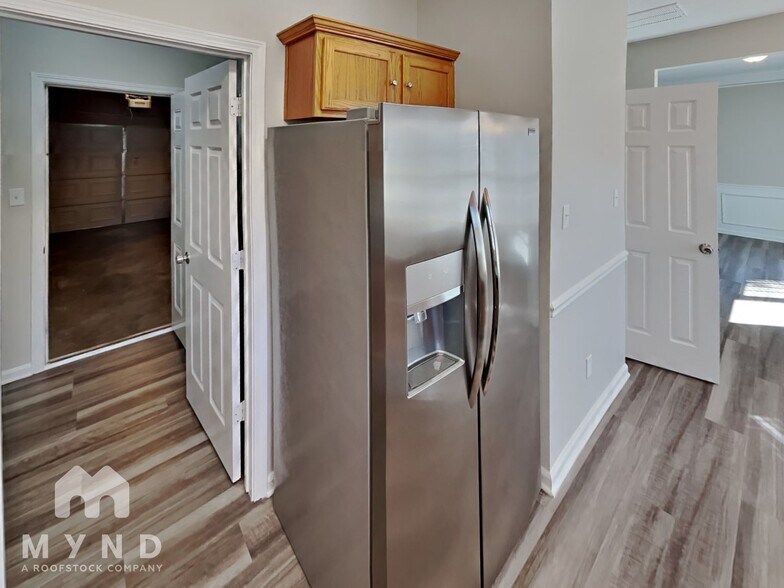 Building Photo - 9043 Silver Coach Ln