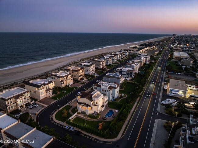 Building Photo - 2 Tradewinds Ln