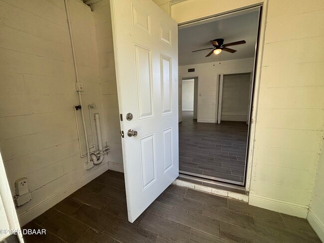 Building Photo - 93 Ford St