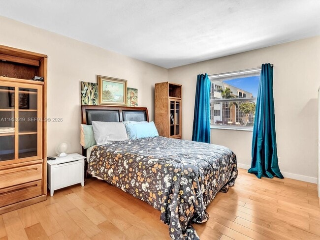 Building Photo - 3020 NE 16th Ave