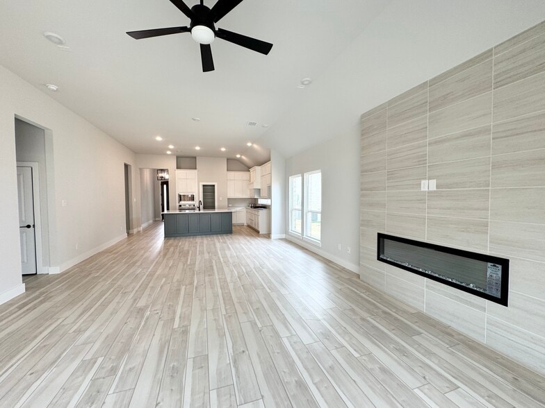 Building Photo - 6113 Tahoe Winds Dr