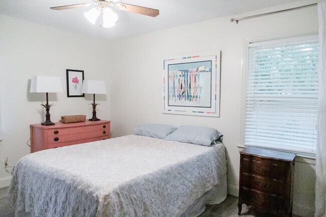 Building Photo - 509 Rivera Dr