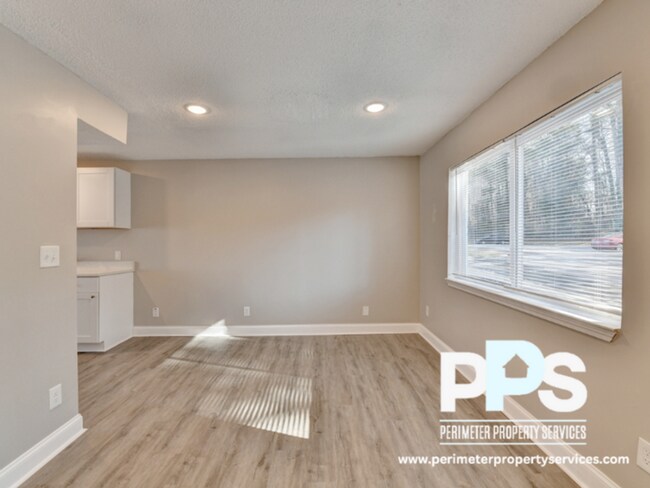 Building Photo - 390 W Lake Ave NW