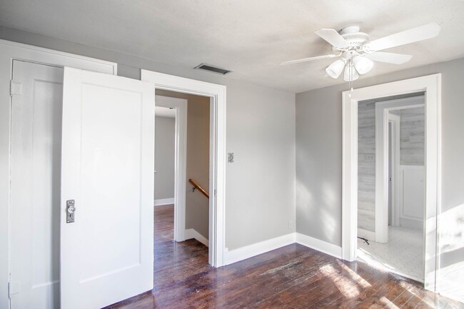 Building Photo - Beautiful 3-Bedroom Home with Natural Ligh...