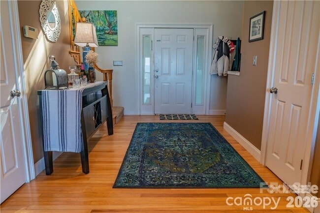 Building Photo - 40 Crestwood Dr