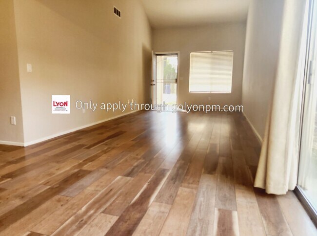 Building Photo - Halfplex available now!