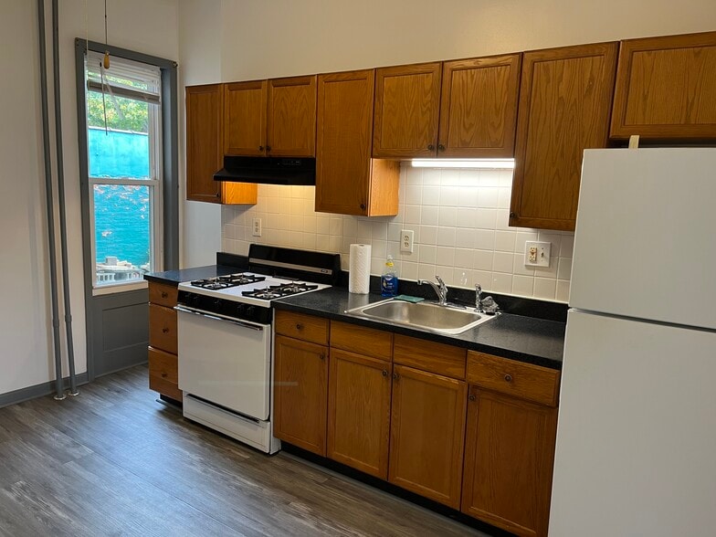 Kitchen with full size gas stove and refrigerator - 43 First Street, Albany NY, USA
