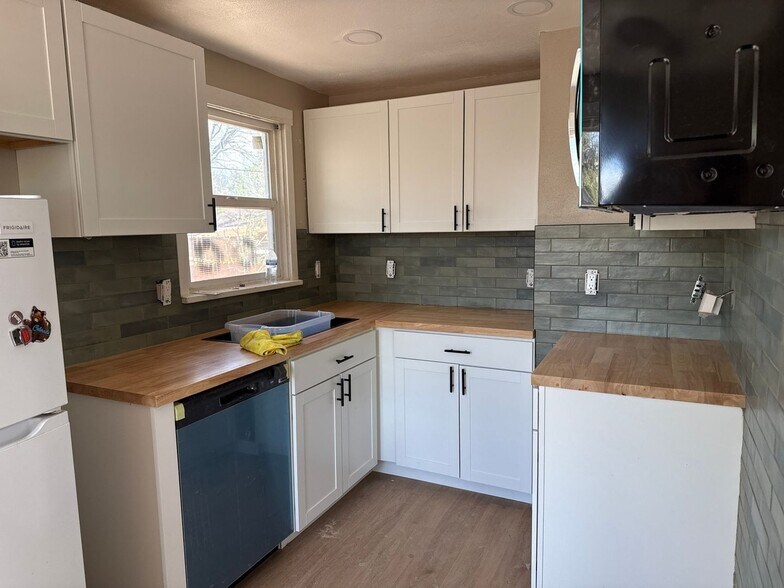 Building Photo - 39 Sunflower Rd