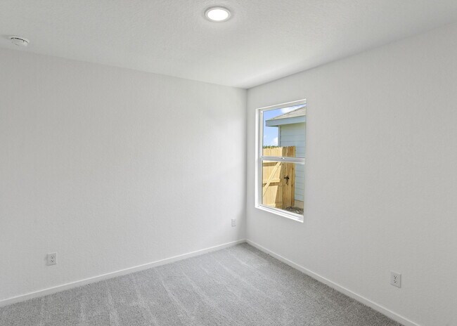 Building Photo - VIEWS VIEWS VIEWS and LOCATION! Rental Bac...