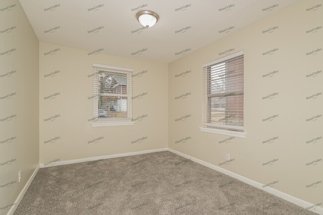 Building Photo - 6926 Greenway Ave