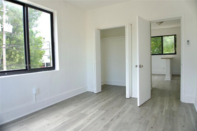 Primary Photo - 337 SW 5th Ave