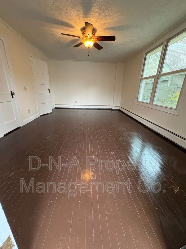 Building Photo - 552 Scott St