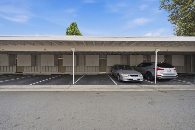 Building Photo - Minutes to the Beach! Updated 2 Bedroom Condo with Parking Included