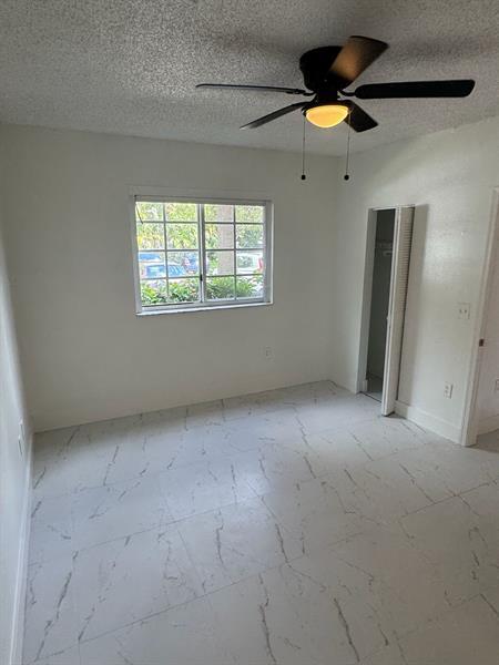 Building Photo - 3221 Sabal Palm Manor