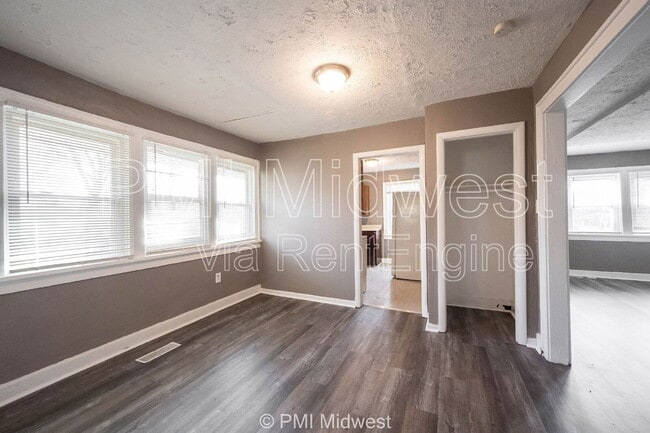 Building Photo - 1521 N Tacoma Ave