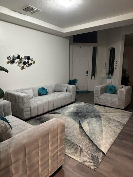 Building Photo - 6424 N Florence Ave