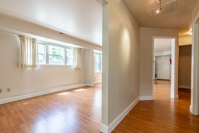Building Photo - 2BR Apartment in Classic Capitol HIll Hous...